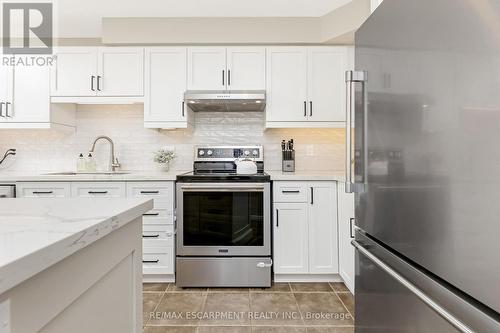 9 Warren Street, Guelph (Grange Hill East), ON - Indoor Photo Showing Kitchen With Upgraded Kitchen