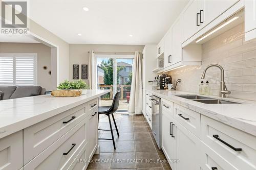 9 Warren Street, Guelph, ON - Indoor Photo Showing Kitchen With Double Sink With Upgraded Kitchen