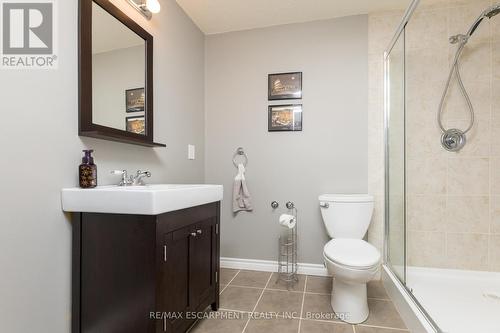 9 Warren Street, Guelph (Grange Hill East), ON - Indoor Photo Showing Bathroom