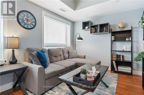 607 - 1 Wellington Street, Brantford, ON - Indoor Photo Showing Living Room