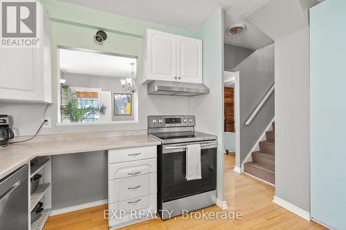 6326 Skinner Street, Niagara Falls, ON - Indoor Photo Showing Kitchen