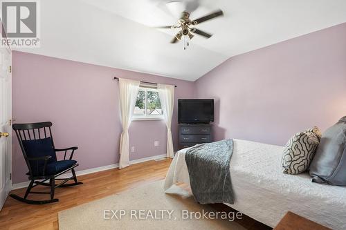 6326 Skinner Street, Niagara Falls, ON - Indoor Photo Showing Bedroom