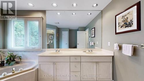 2 Garden Walk, London, ON - Indoor Photo Showing Bathroom