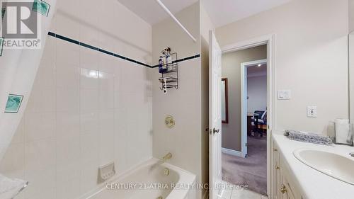 2 Garden Walk, London, ON - Indoor Photo Showing Bathroom