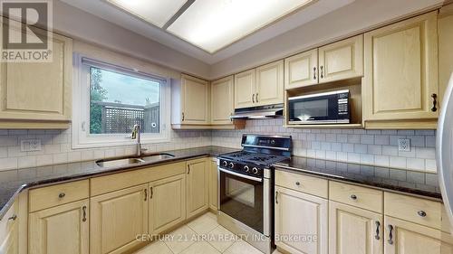 2 Garden Walk, London, ON - Indoor Photo Showing Kitchen With Double Sink