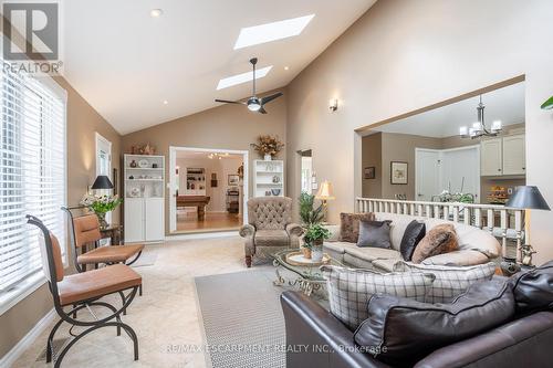 956 Lynden Road, Hamilton (Ancaster), ON - Indoor Photo Showing Living Room