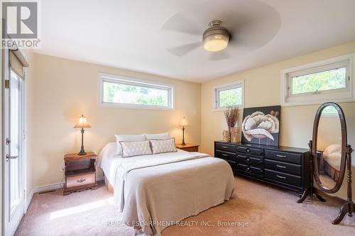 956 Lynden Road, Hamilton (Ancaster), ON - Indoor Photo Showing Bedroom