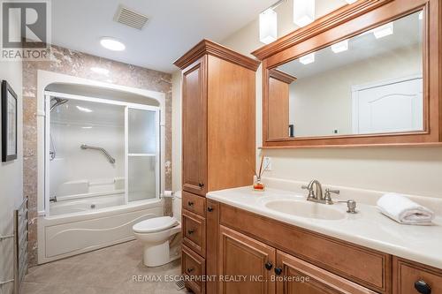 956 Lynden Road, Hamilton (Ancaster), ON - Indoor Photo Showing Bathroom