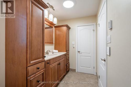 956 Lynden Road, Hamilton (Ancaster), ON - Indoor Photo Showing Bathroom