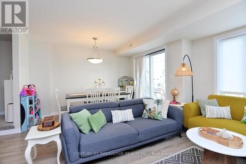 90 Progress Crescent, Kitchener, ON - Indoor Photo Showing Living Room