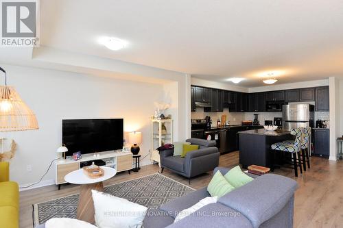 90 Progress Crescent, Kitchener, ON - Indoor Photo Showing Living Room