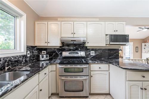 956 Lynden Road, Hamilton, ON - Indoor Photo Showing Kitchen