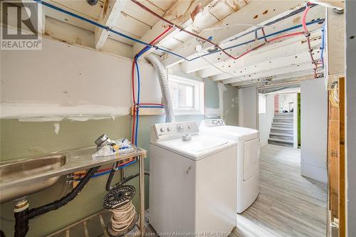 228 Prado, Windsor, ON - Indoor Photo Showing Laundry Room