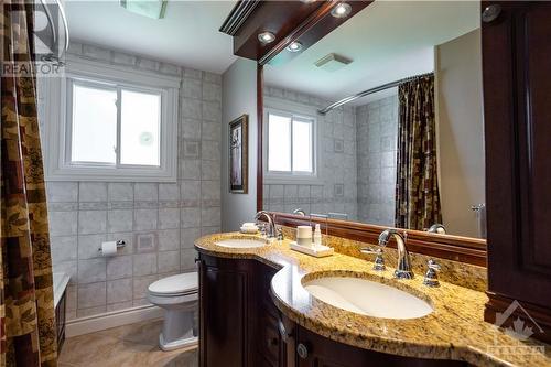 782 Notre Dame Street, Embrun, ON - Indoor Photo Showing Bathroom