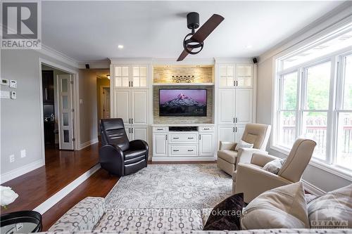 782 Notre Dame Street, Prescott And Russell, ON - Indoor Photo Showing Living Room