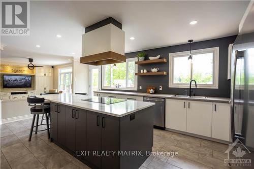 782 Notre Dame Street, Prescott And Russell, ON - Indoor Photo Showing Kitchen With Double Sink With Upgraded Kitchen