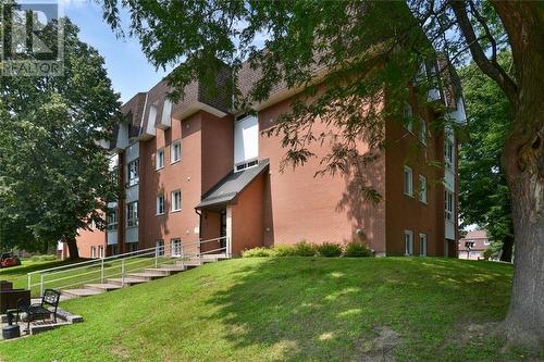 810 Kyle Court Unit#206, Brockville, ON - Outdoor