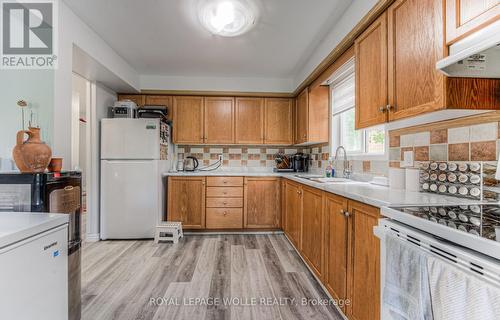 574 Bonavista Drive, Waterloo, ON - Indoor Photo Showing Kitchen