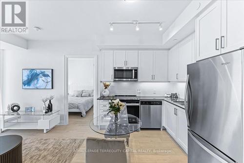 412E - 20 Gatineau Drive, Vaughan (Beverley Glen), ON - Indoor Photo Showing Kitchen With Upgraded Kitchen