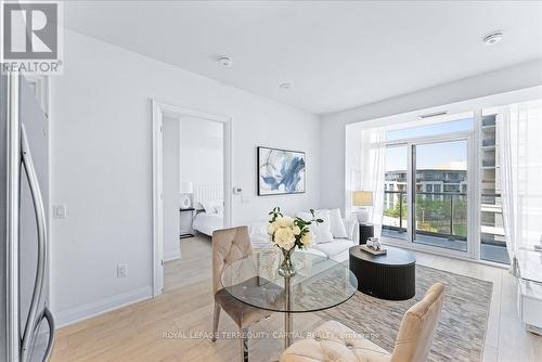 412E - 20 Gatineau Drive, Vaughan (Beverley Glen), ON - Indoor Photo Showing Living Room