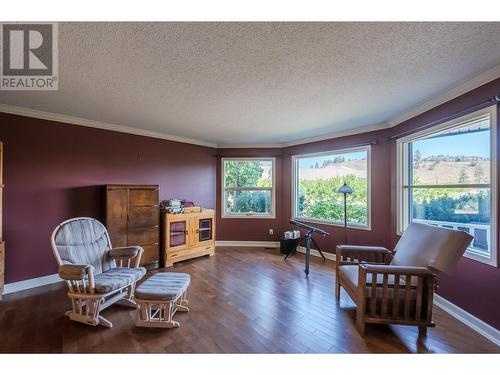 12021 Jones Flat Road, Summerland, BC - Indoor Photo Showing Living Room