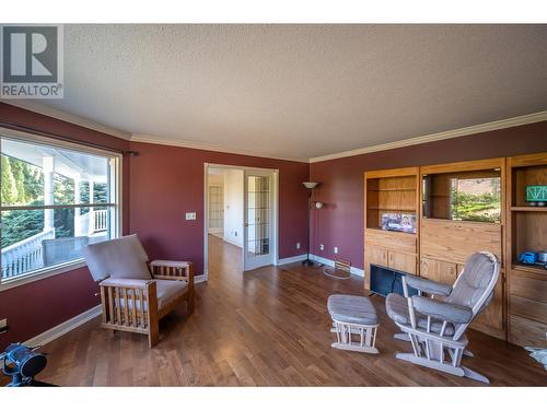 12021 Jones Flat Road, Summerland, BC - Indoor Photo Showing Living Room