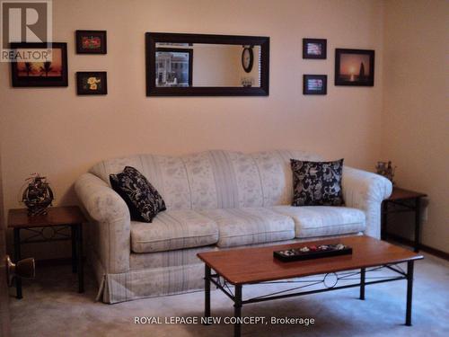 580 Digby Avenue, Oshawa, ON - Indoor Photo Showing Living Room