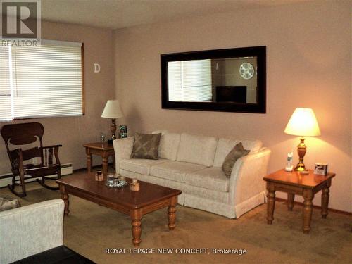 580 Digby Avenue, Oshawa, ON - Indoor Photo Showing Living Room