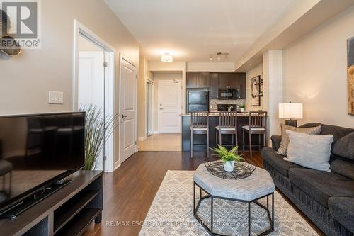 239 - 5010 Corporate Drive, Burlington (Uptown), ON - Indoor Photo Showing Living Room