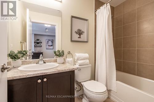 239 - 5010 Corporate Drive, Burlington (Uptown), ON - Indoor Photo Showing Bathroom