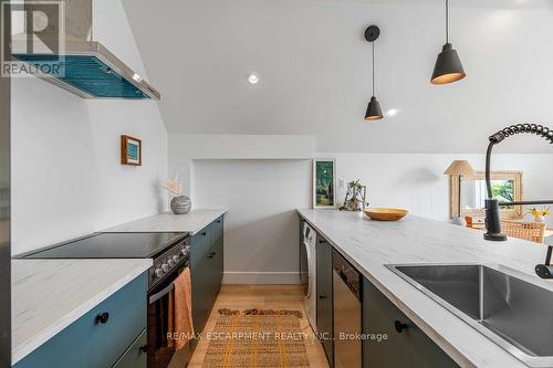 49 Edward Street, London, ON - Indoor Photo Showing Kitchen