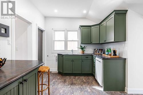 49 Edward Street, London, ON - Indoor Photo Showing Kitchen