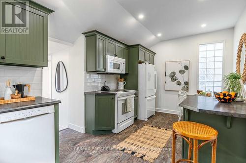 49 Edward Street, London, ON - Indoor Photo Showing Kitchen