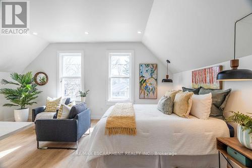 49 Edward Street, London, ON - Indoor Photo Showing Bedroom