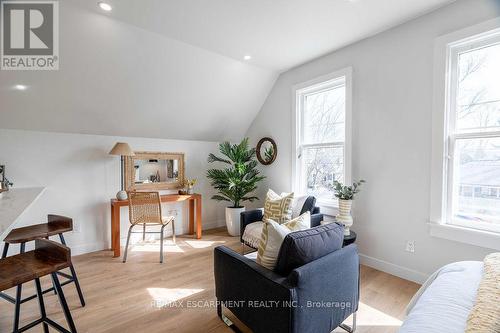 49 Edward Street, London, ON - Indoor Photo Showing Living Room