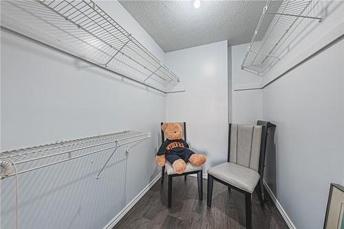 walk-in closet - 2055 Upper Middle Road|Unit #1408, Burlington, ON - Indoor