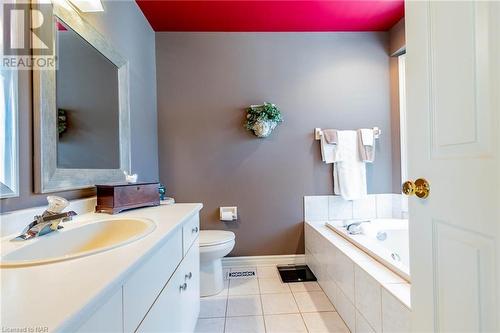 77 Erion Road Unit# 12, St. Catharines, ON - Indoor Photo Showing Bathroom