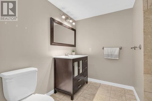 160 Portview Court, Kelowna, BC - Indoor Photo Showing Bathroom