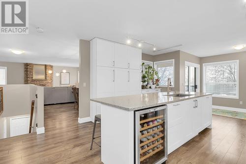 160 Portview Court, Kelowna, BC - Indoor Photo Showing Kitchen With Upgraded Kitchen