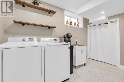 160 Portview Court, Kelowna, BC - Indoor Photo Showing Laundry Room