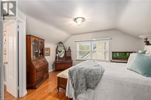 17 Croxton Road W, London, ON - Indoor Photo Showing Bedroom