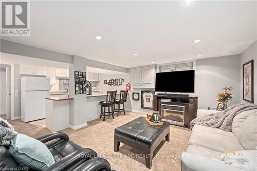 17 Croxton Road W, London, ON - Indoor Photo Showing Living Room