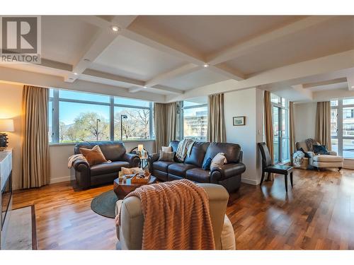 160 Lakeshore Drive W Unit# 302, Penticton, BC - Indoor Photo Showing Living Room