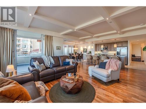 160 Lakeshore Drive W Unit# 302, Penticton, BC - Indoor Photo Showing Living Room