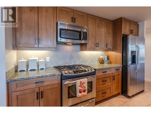 160 Lakeshore Drive W Unit# 302, Penticton, BC - Indoor Photo Showing Kitchen