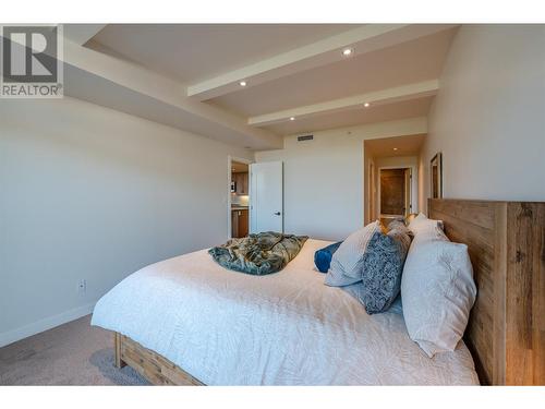 160 Lakeshore Drive W Unit# 302, Penticton, BC - Indoor Photo Showing Bedroom