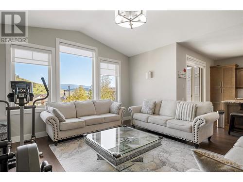 1852 Split Rail Place, Kelowna, BC - Indoor Photo Showing Living Room