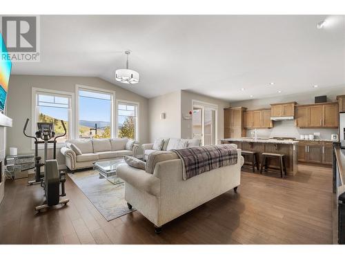 1852 Split Rail Place, Kelowna, BC - Indoor Photo Showing Living Room