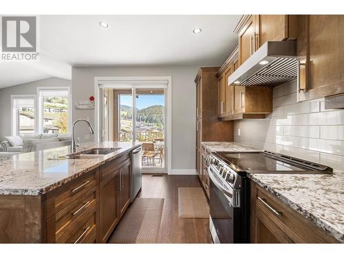 1852 Split Rail Place, Kelowna, BC - Indoor Photo Showing Kitchen With Double Sink With Upgraded Kitchen