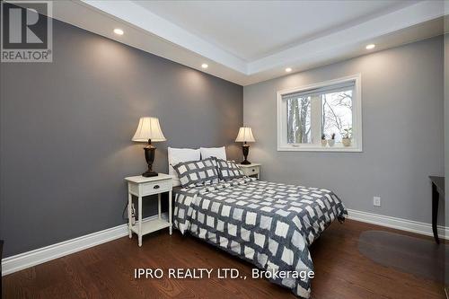 1574 15Th Side Road, New Tecumseth (Tottenham), ON - Indoor Photo Showing Bedroom